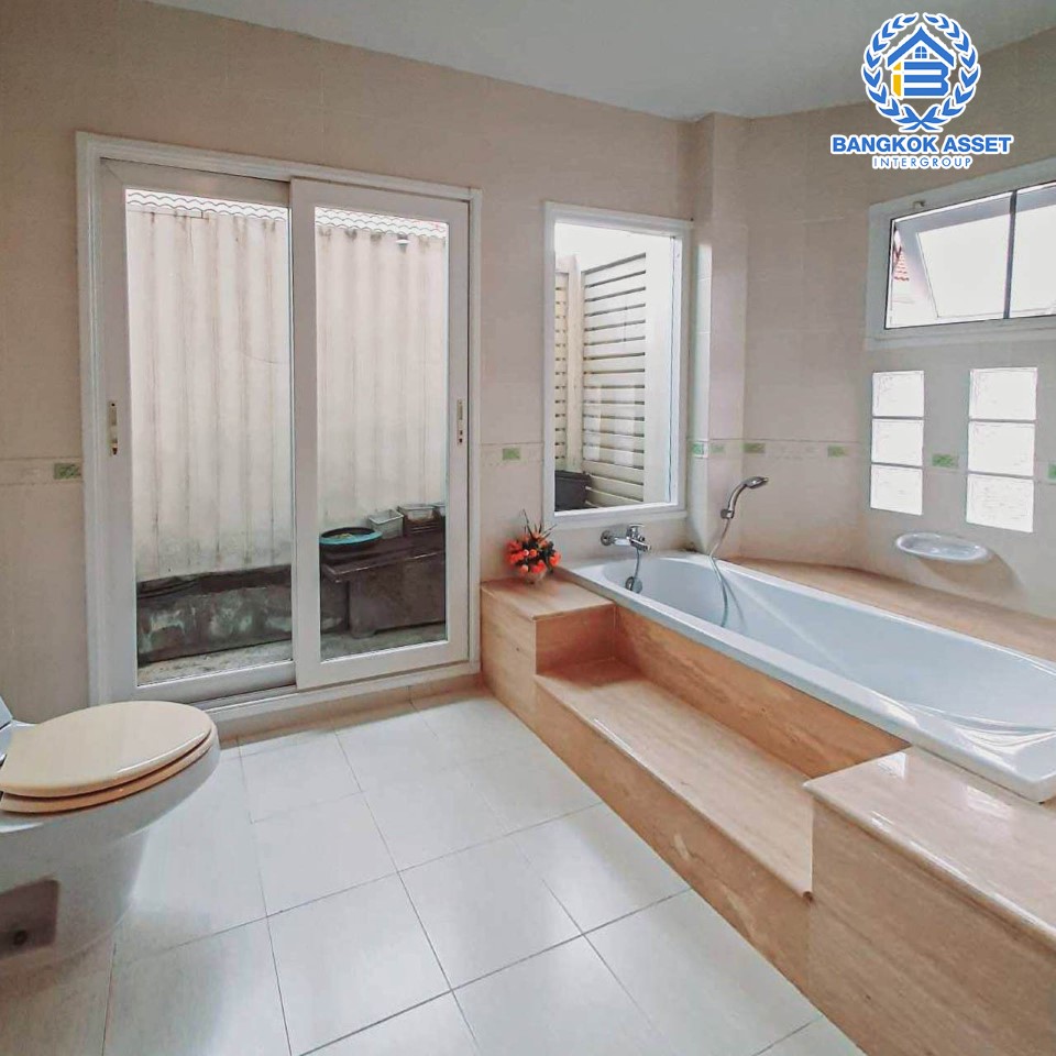 *****บ้านมือสองย่านนนทบุรี ม.เพอร์เฟคมาสเตอร์พีช รัตนาธิเบศร์ หลังมุม! เนื้อที่กว้างขวางแบบจัดเต็ม 106.7 ตร.ว. ฟังก์ชันจัดหนักถึง 5 ห้องนอน 5 ห้องน้ำ จอดรถได้ 2 คัน  บนทำเลติดถนนรัตนาธิเบศร์ ใกล้รถไฟฟ้าสายสีม่วง "สถานีไทรม้า" และทางด่วน "งามวงศ์วาน"